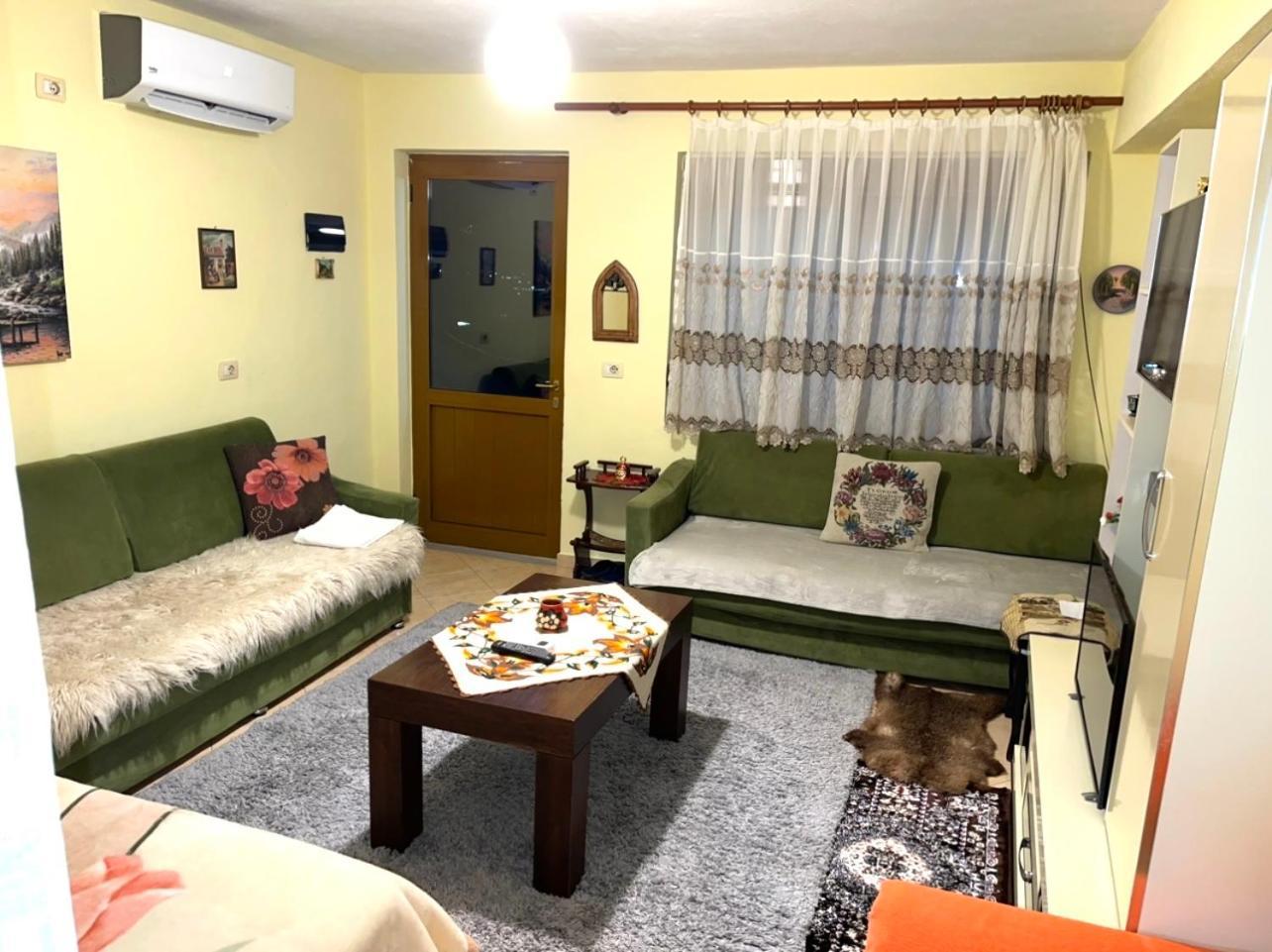 Blue Guesthouse Gjirokastra Kültér fotó