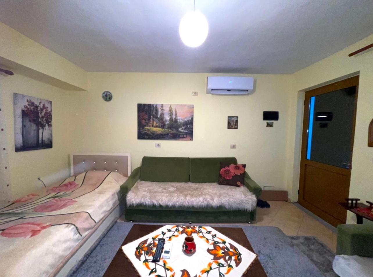 Blue Guesthouse Gjirokastra Kültér fotó